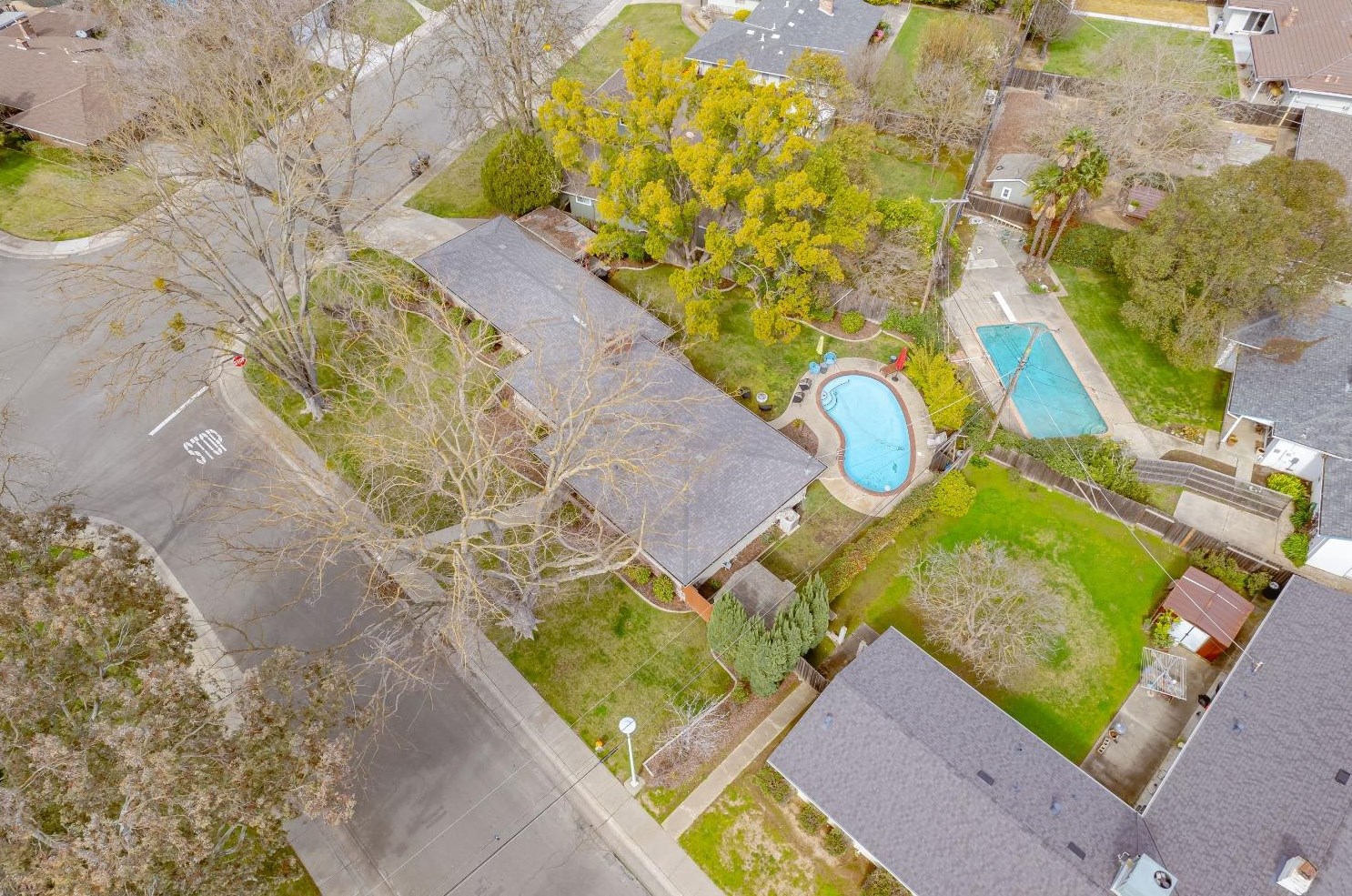 6601 Fordham Way, Sacramento CA  95831-2221 exterior