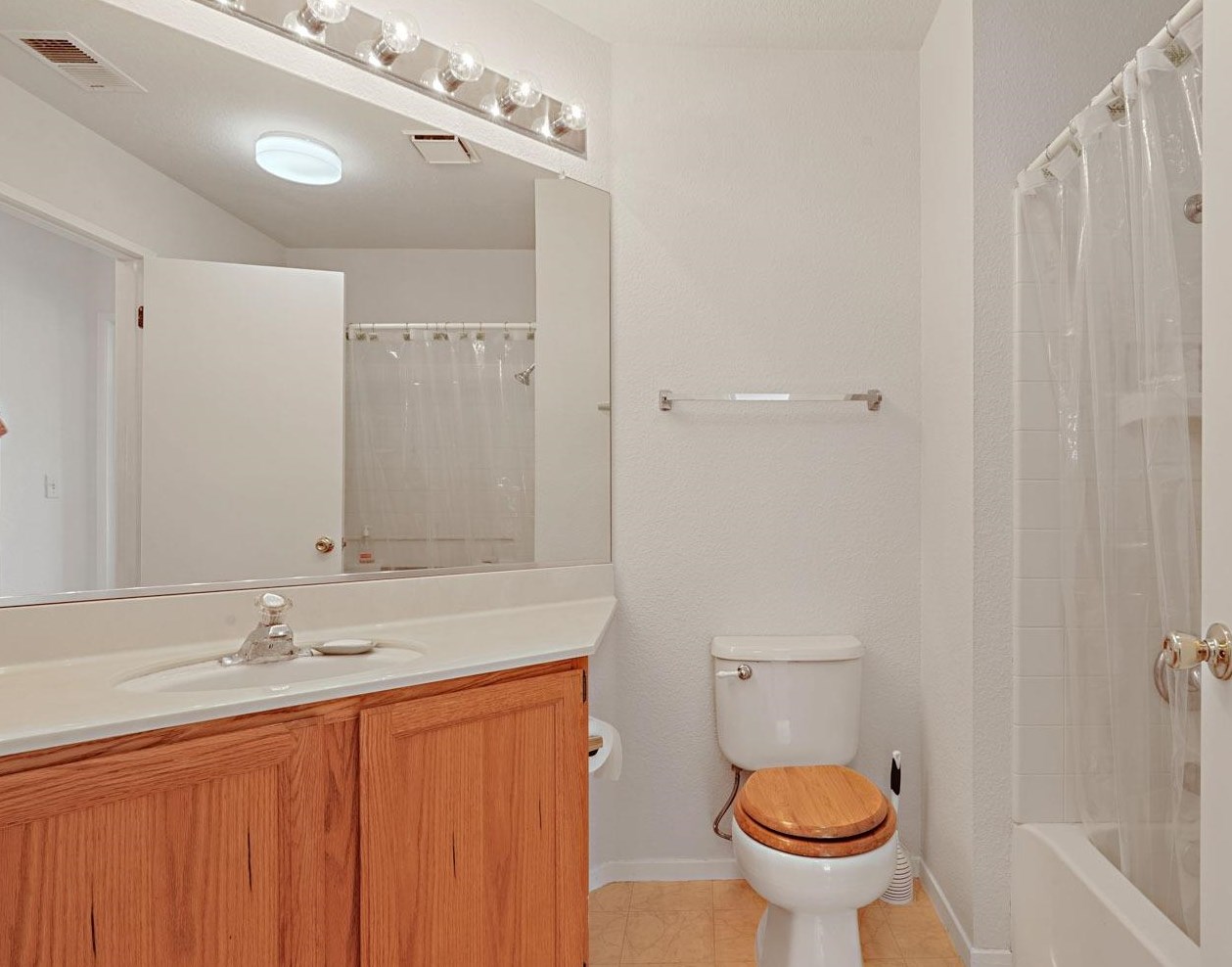 7011 Prestwick Dr, Riverbank CA  95367-3320 exterior