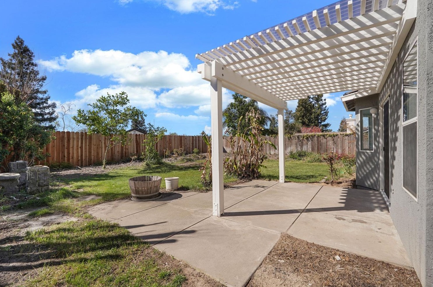 7011 Prestwick Dr, Riverbank CA  95367-3320 exterior