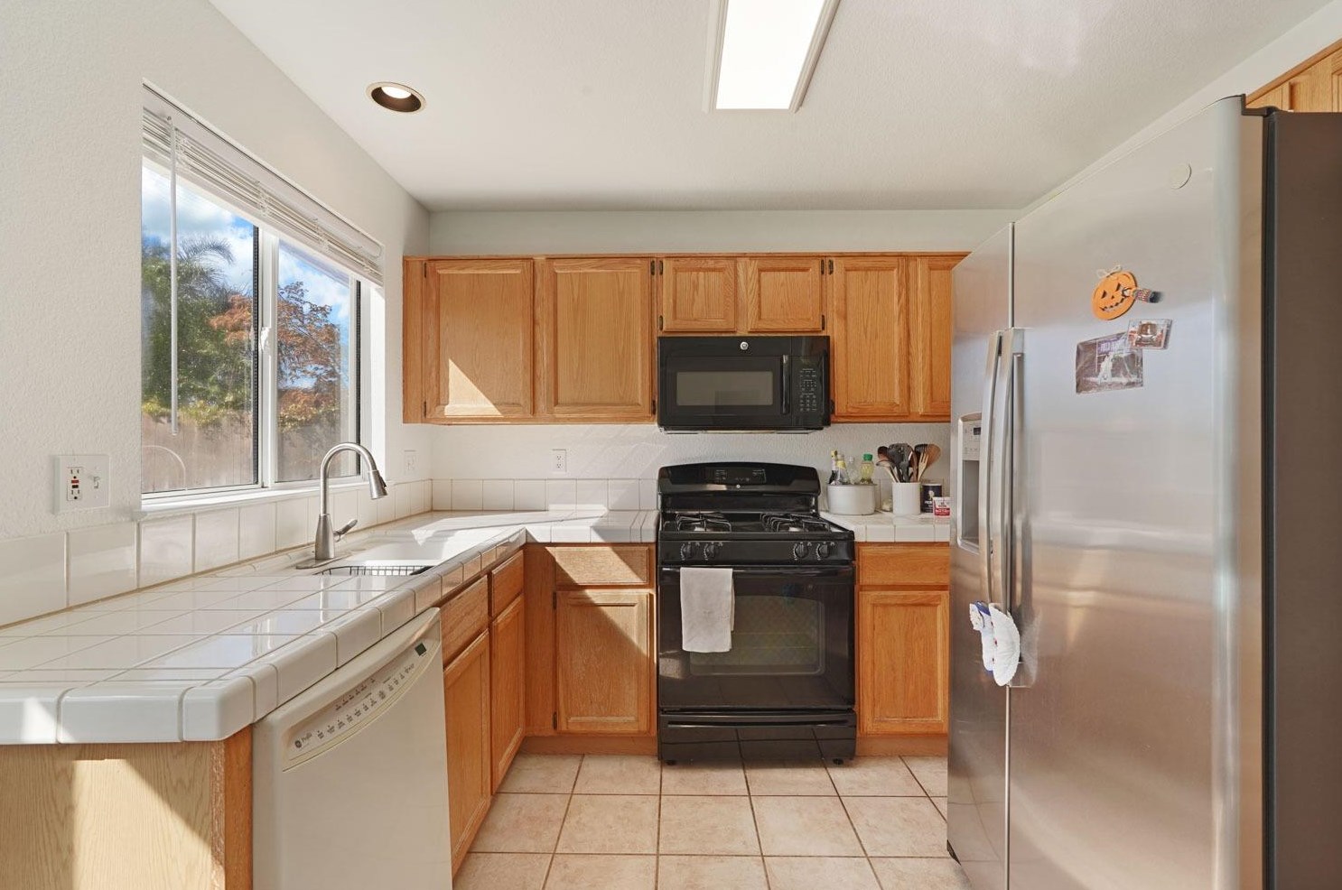 7011 Prestwick Dr, Riverbank CA  95367-3320 exterior