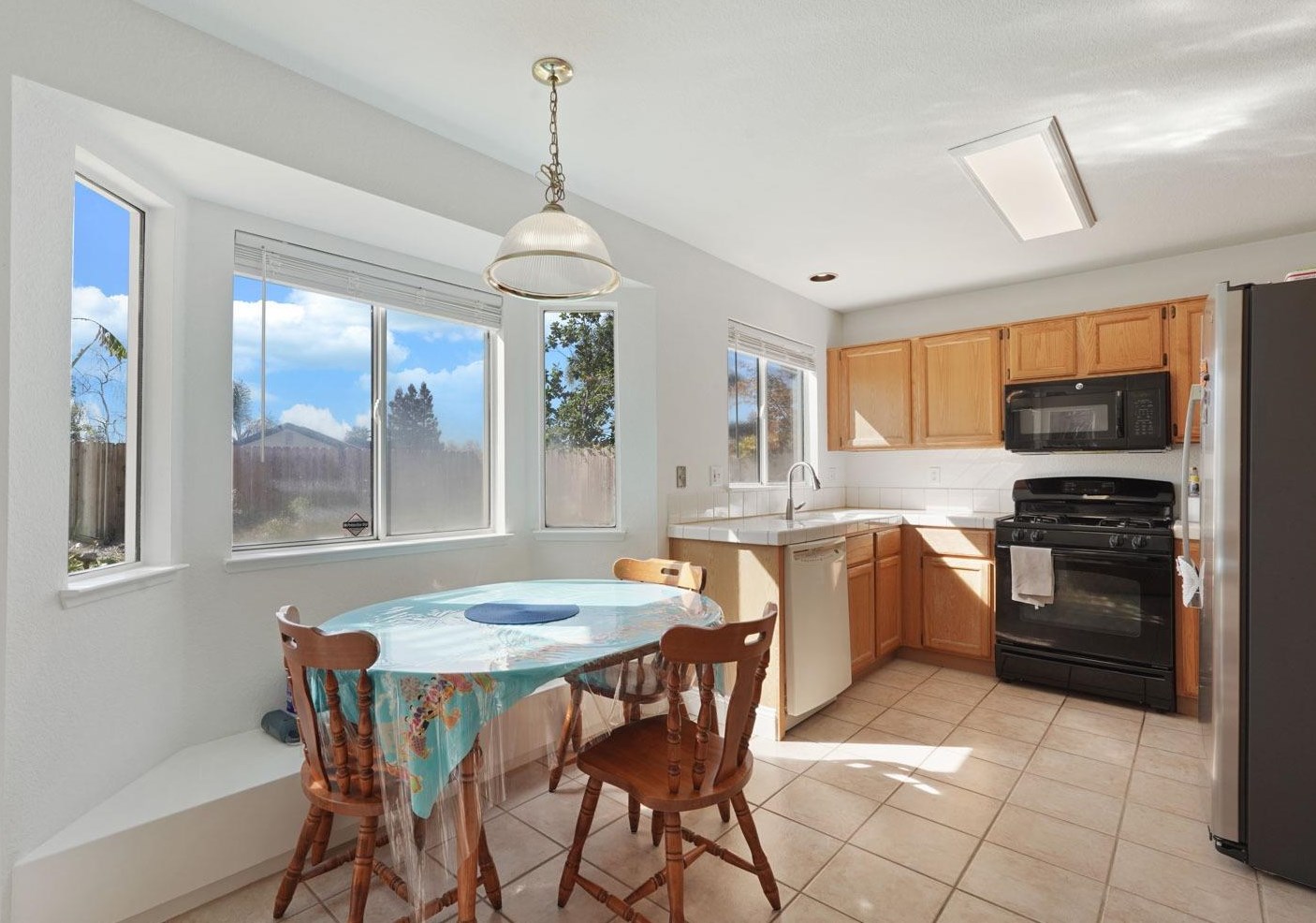 7011 Prestwick Dr, Riverbank CA  95367-3320 exterior