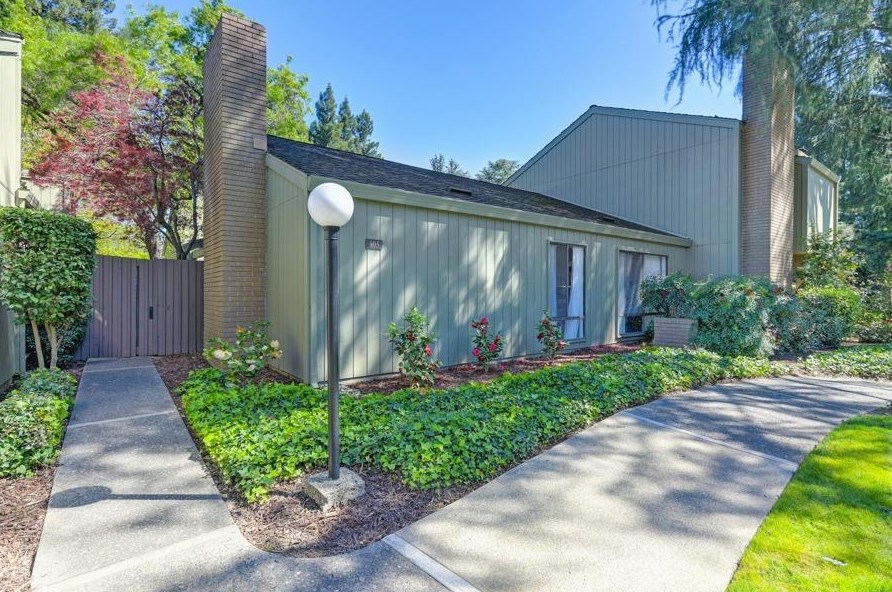 403 Dunbarton Cir, Sacramento CA  95825-6812 exterior