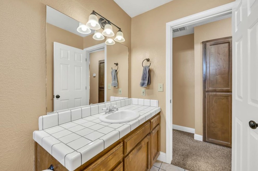 2450 Inverness Dr, Lincoln CA  95648-9569 exterior