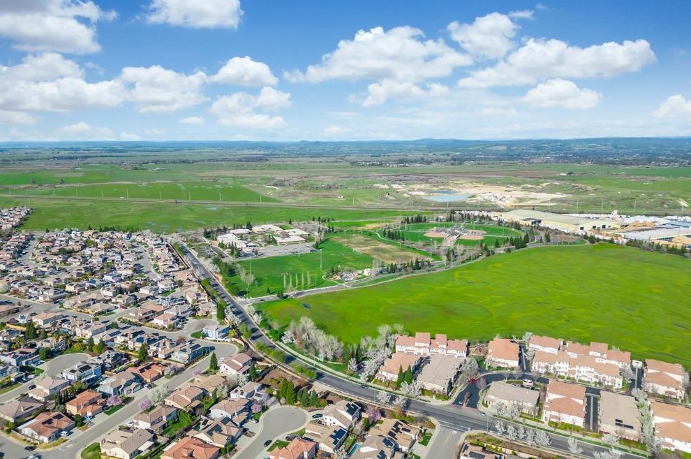 2450 Inverness Dr, Lincoln CA  95648-9569 exterior