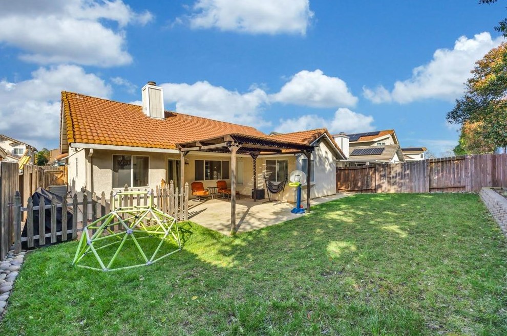 2450 Inverness Dr, Lincoln CA  95648-9569 exterior