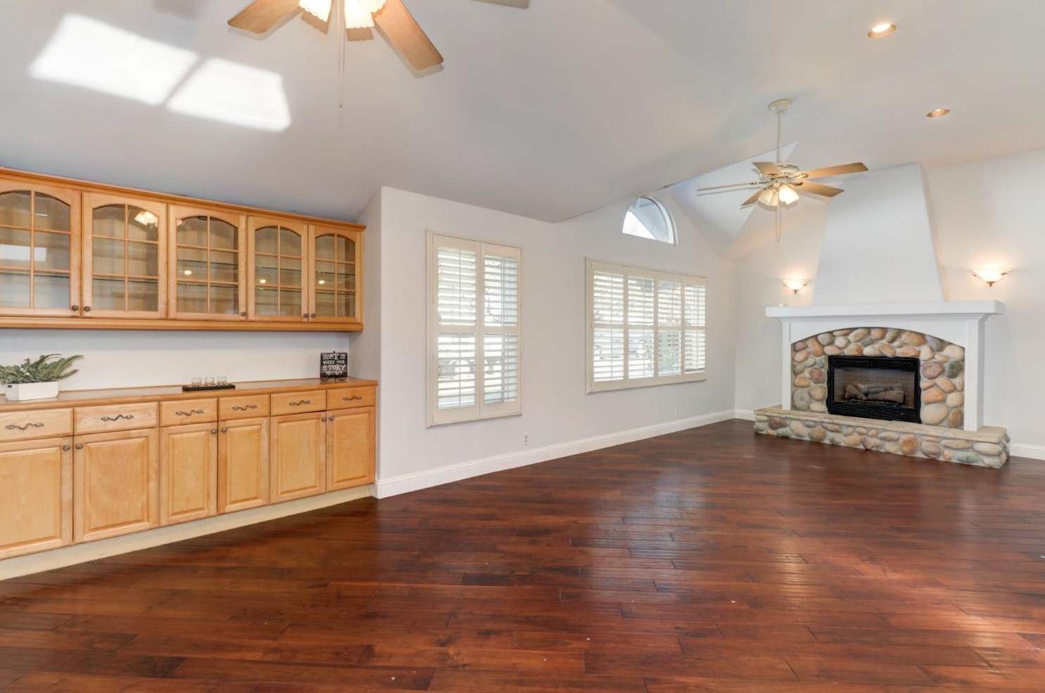 8677 Elm Ave, Citrus Heights CA  95662-2613 exterior