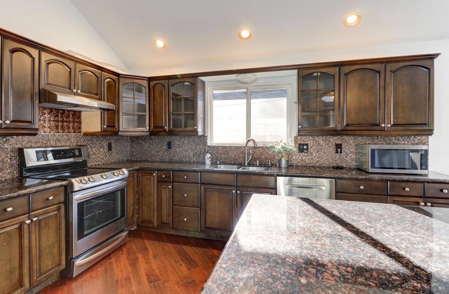 8677 Elm Ave, Citrus Heights CA  95662-2613 exterior