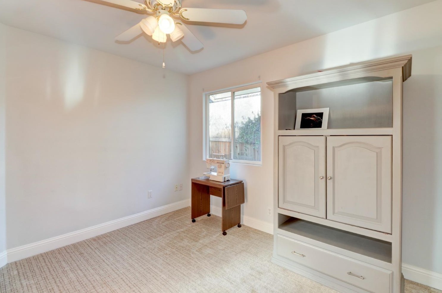 8677 Elm Ave, Citrus Heights CA  95662-2613 exterior