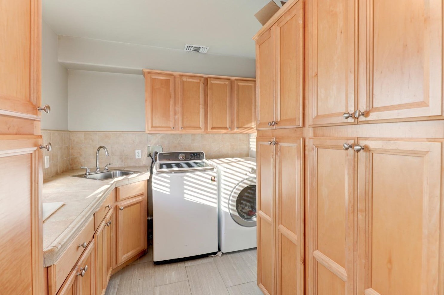 8677 Elm Ave, Citrus Heights CA  95662-2613 exterior