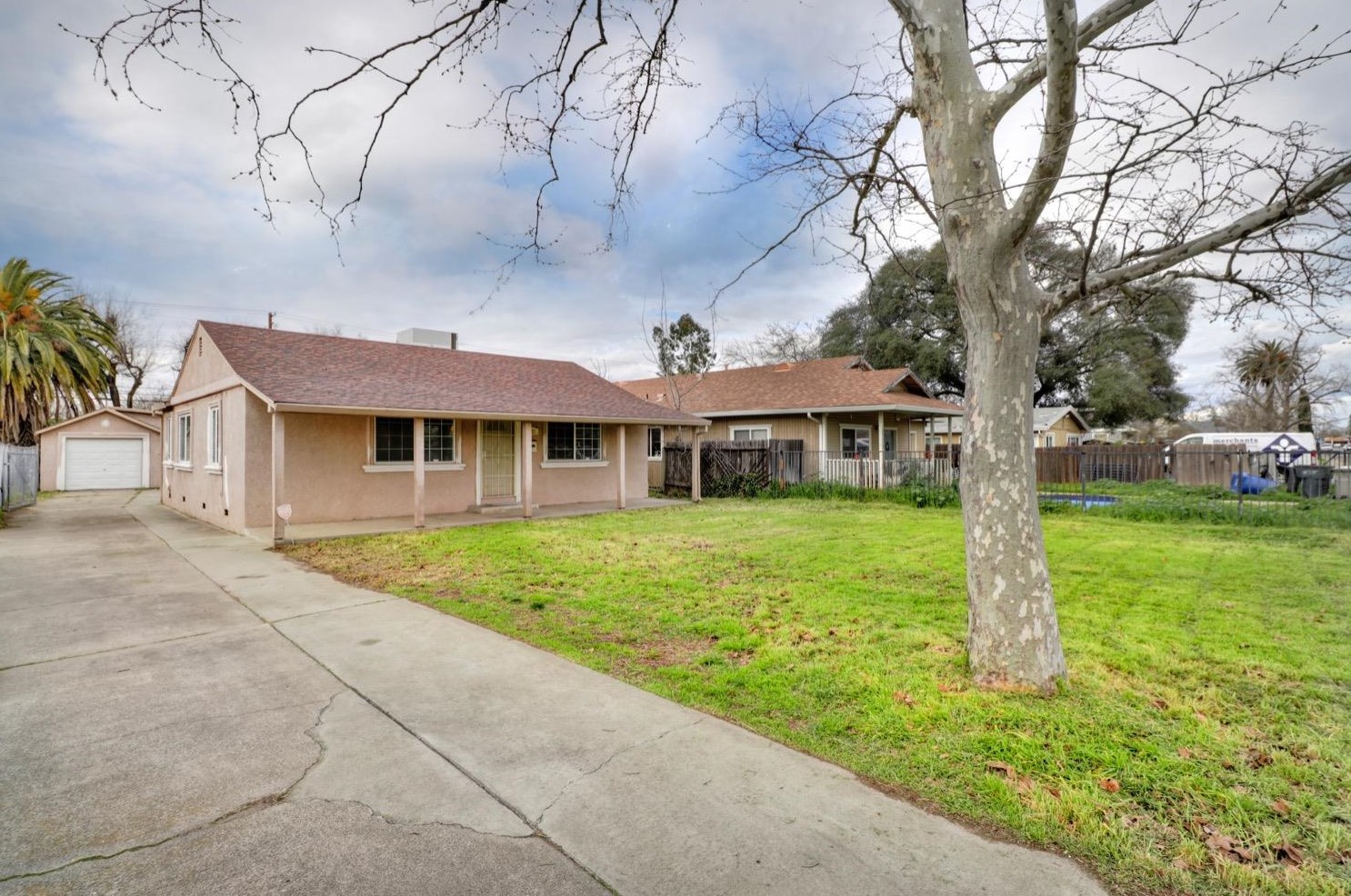 2737 Del Paso Blvd, Sacramento CA  95815-2302 exterior