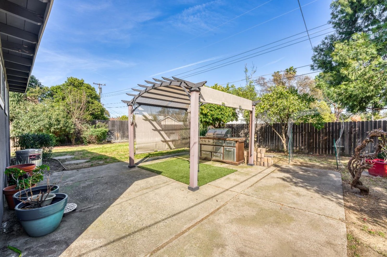 6826 Brookhaven Way, Citrus Heights CA  95621-6306 exterior