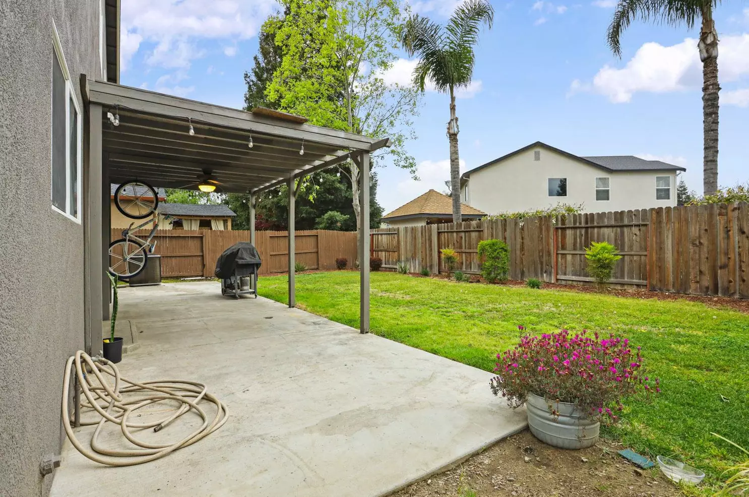 2325 Victory Ln, Turlock CA  95380-8423 exterior