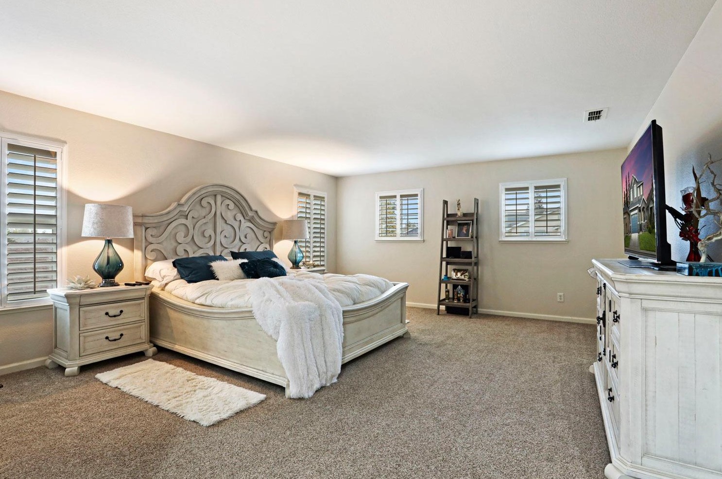 2325 Victory Ln, Turlock CA  95380-8423 exterior