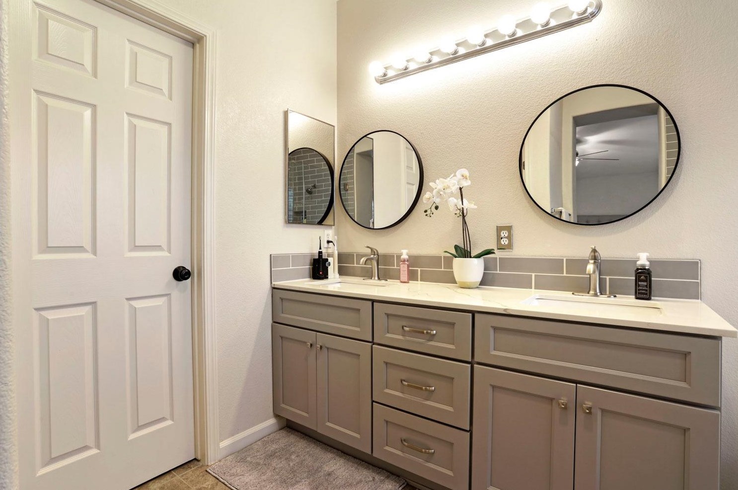 2325 Victory Ln, Turlock CA  95380-8423 exterior