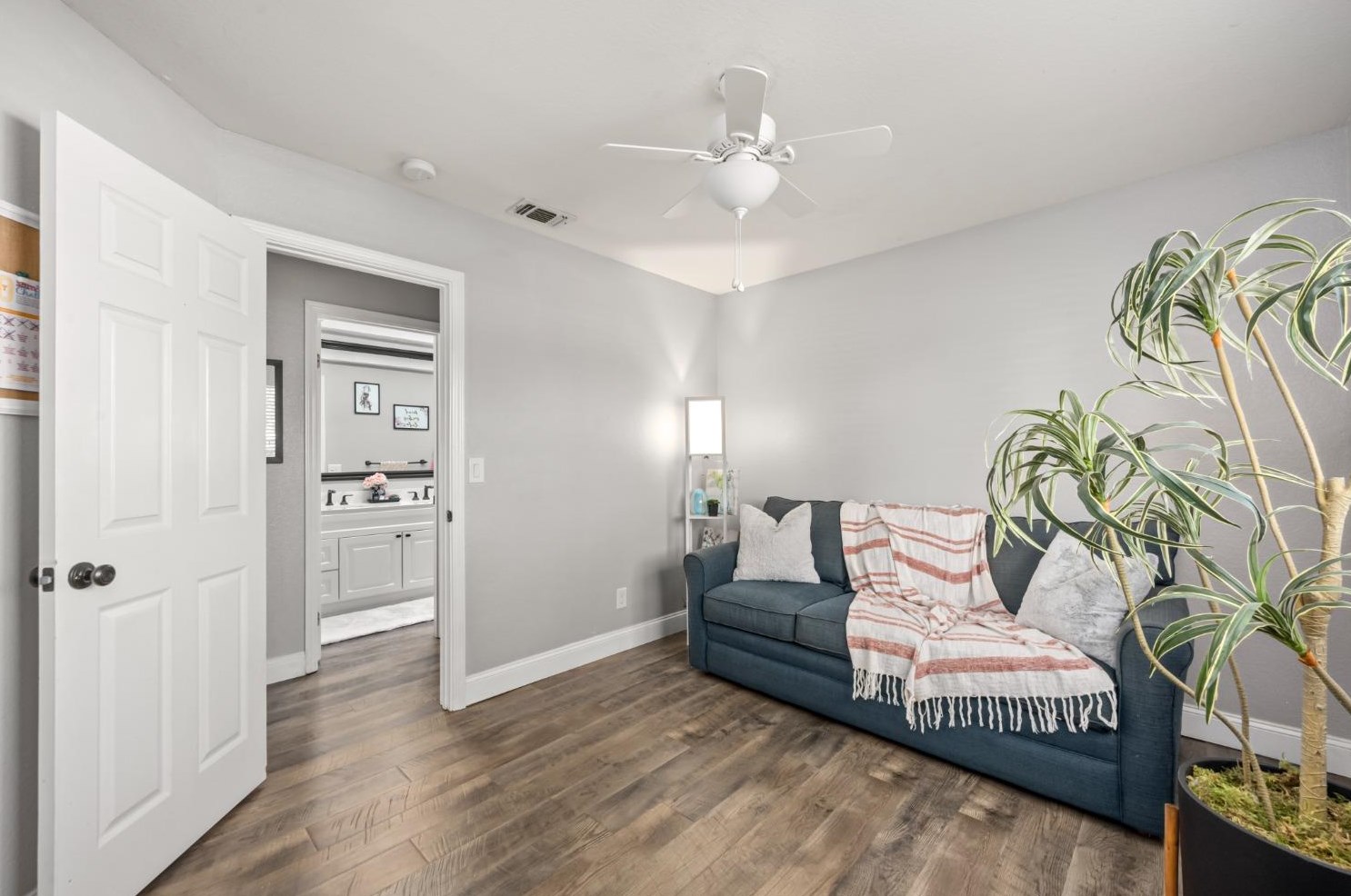 116 Winterstein Dr, Folsom CA  95630-2323 exterior