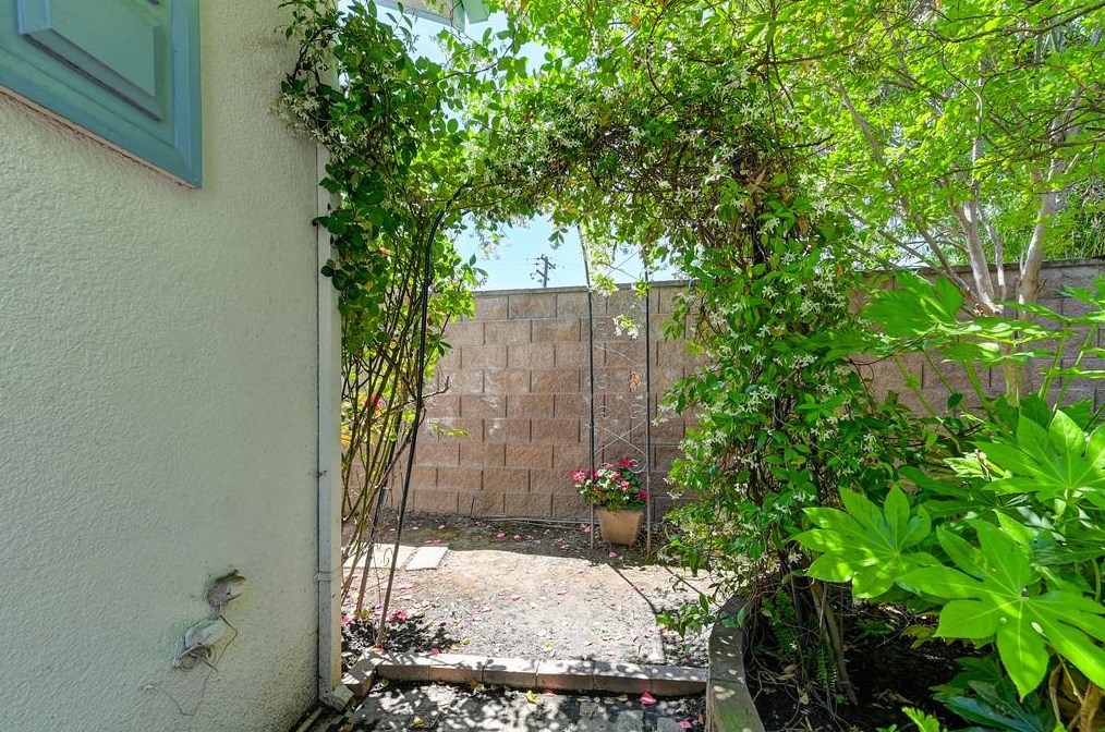 7236 Linda Sue Way, Citrus Heights CA  95621-7355 exterior