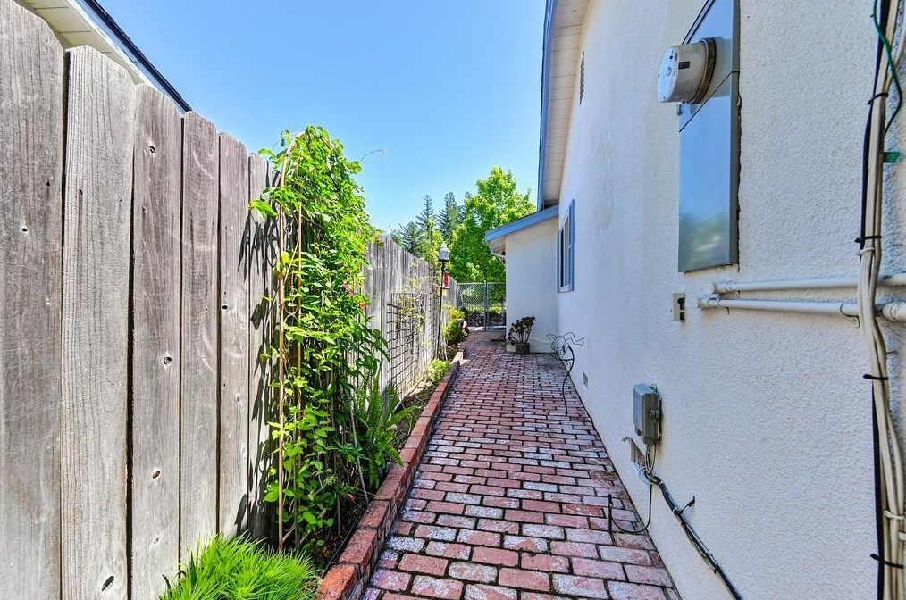 7236 Linda Sue Way, Citrus Heights CA  95621-7355 exterior