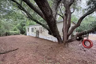6709 Betty Ln, Navarre, FL 32566 - Photo 3