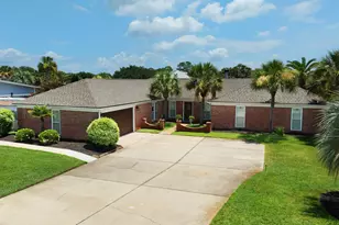 934 Aquamarine Dr, Gulf Breeze, FL 32563 - Photo 1