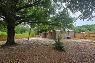 215 Aza Pl, Crestview, FL 32539 - Photo 3