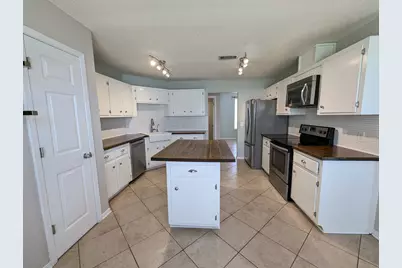 9516 Brentwood Boulevard, Navarre, FL 32566 - Photo 7