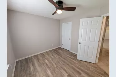 9516 Brentwood Boulevard, Navarre, FL 32566 - Photo 17