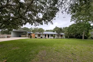 8717 Sand Pine Dr, Navarre, FL 32566 - Photo 1