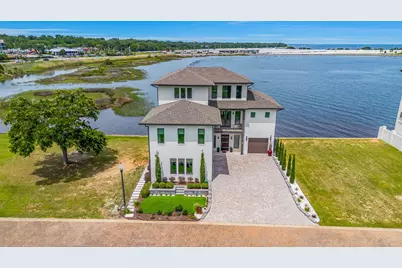 8 Wharf Avenue, Pensacola, FL 32502 - Photo 1
