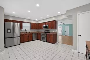 402 Sandy Ridge Cir, Mary Esther, FL 32569 - Photo 5