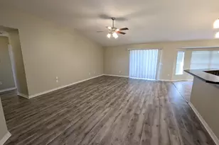 2037 Hawthorne Dr, Navarre, FL 32566 - Photo 3