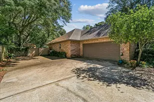 2437 W Bayshore Rd, Gulf Breeze, FL 32563 - Photo 57