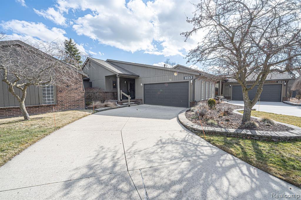 9733 Hawthorne Glen Dr, Grosse Ile Twp, MI 48138 MLS 20230011798
