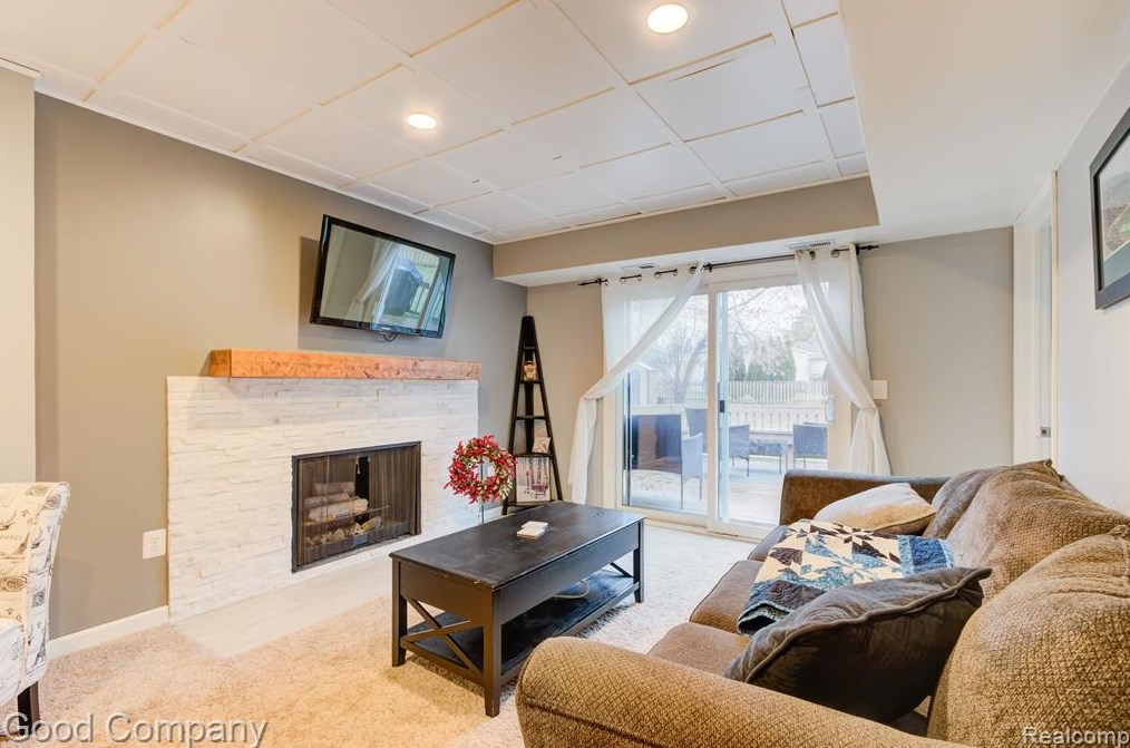 23581 Nilan Dr, Novi MI  48375-3632 exterior