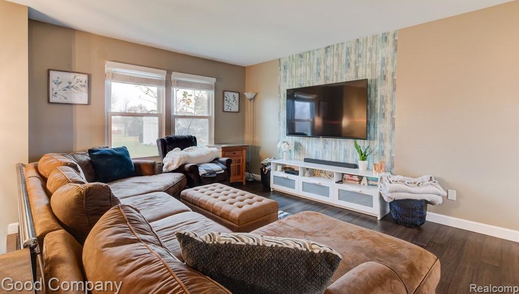 23581 Nilan Dr, Novi MI  48375-3632 exterior