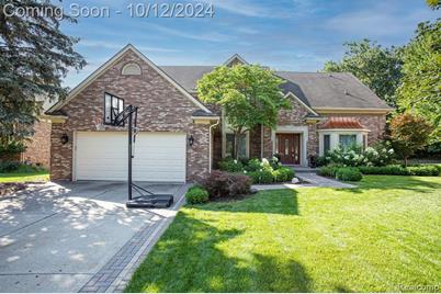 3349 Rocky Crest Drive, Rochester Hills, MI 48306 - Photo 1