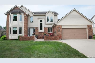 2738 Crescent Oak Drive, Sterling Heights, MI 48314 - Photo 1