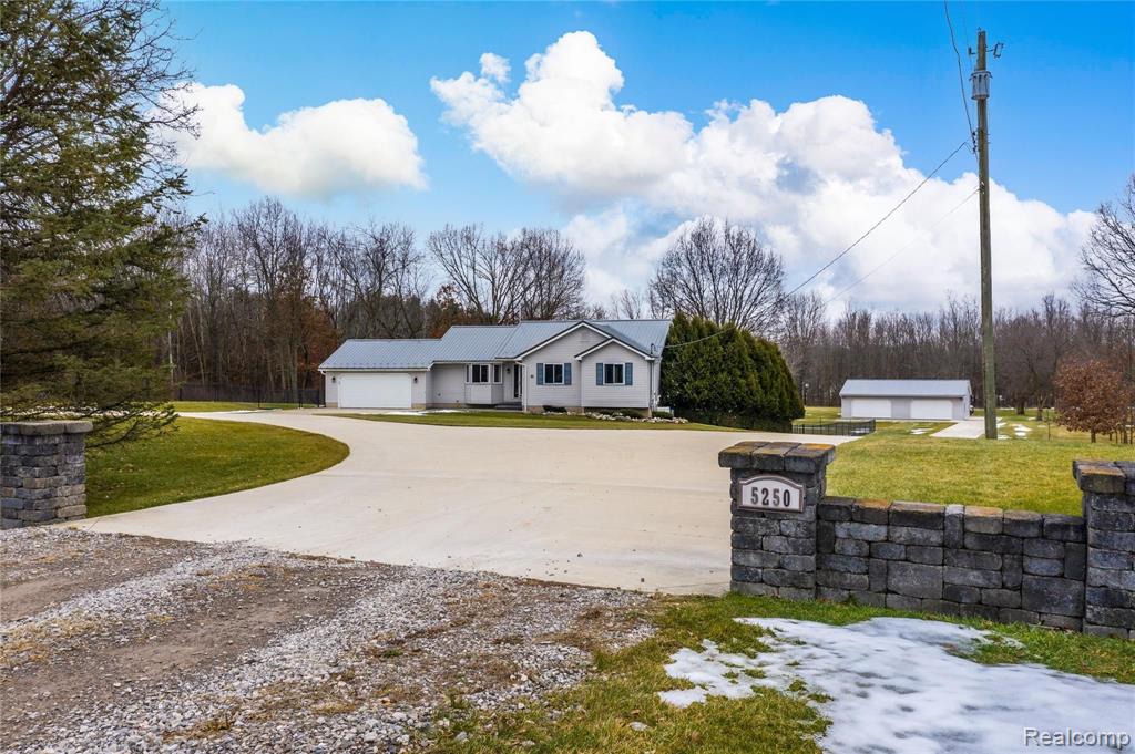 5250 Hummer Lake Rd, Brandon Twp, MI 48371 MLS 2200098680 Coldwell Banker