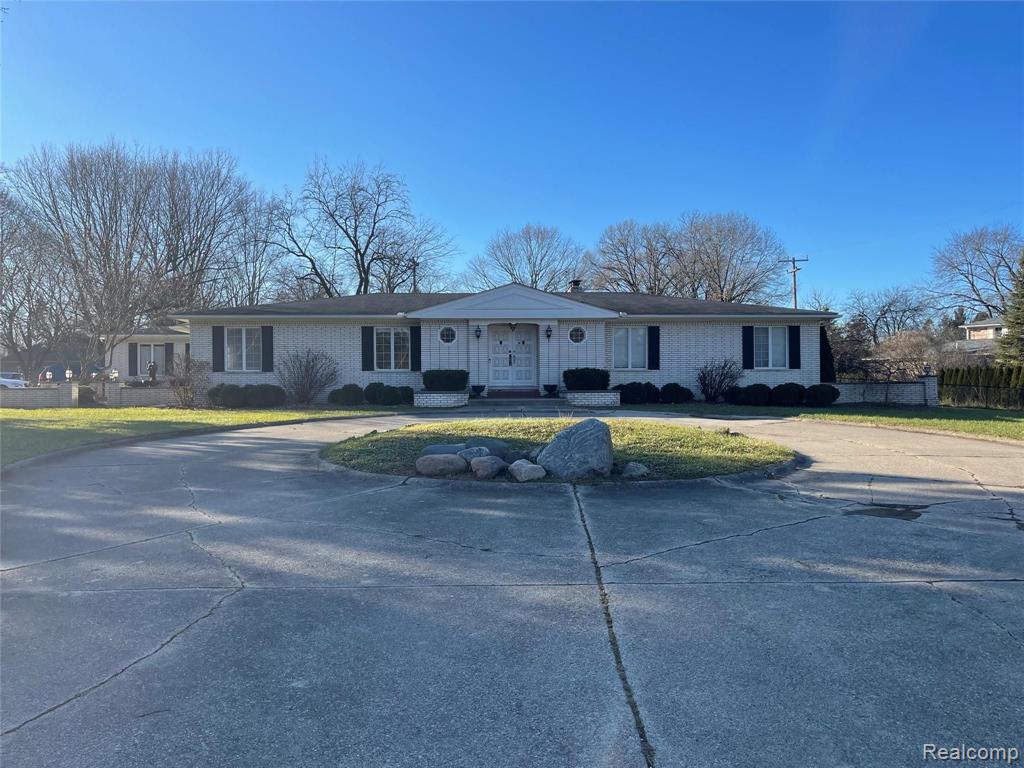 39409-moravian-dr-clinton-twp-mi-48036-mls-2210097804-coldwell-banker