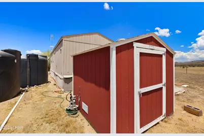 6705 E Red Barrel Rd, Yucca, AZ 86438 - Photo 33