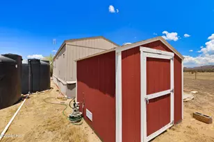 6705 E Red Barrel Rd, Yucca, AZ 86438 - Photo 33