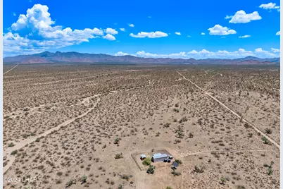 6705 E Red Barrel Rd, Yucca, AZ 86438 - Photo 35