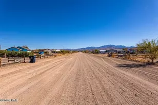 3338 W Malibu Rd, Golden Valley, AZ 86413 - Photo 15