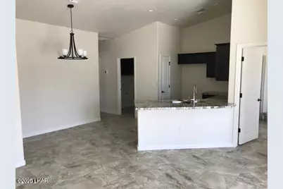 30103010 Winterhaven Dr #101, Lake Havasu City, AZ 86404 - Photo 3