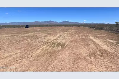 19130 S Lone Ranger Rd, Yucca, AZ 86438 - Photo 9