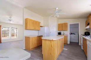 49583 Topaz Ave, Quartzsite, AZ 85346 - Photo 11