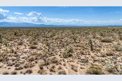 3607 S Kit Carson Rd, Yucca, AZ 86438 - Photo 17