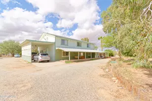 25388 Pendleton Way, Bouse, AZ 85325 - Photo 1