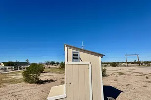 32473 Avenue 42 E, Bouse, AZ 85325 - Photo 17