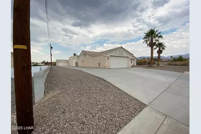 2815 Bluewater Dr #102, Lake Havasu City, AZ 86403 - Photo 1