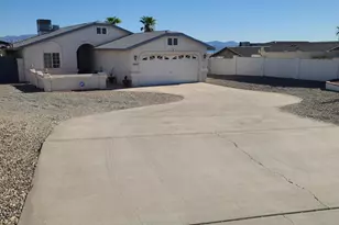 2010 Bombay Dr, Lake Havasu City, AZ 86404 - Photo 3